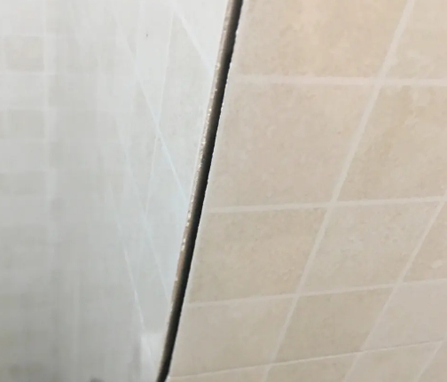 尚志瓷砖空鼓维修公司分享阳台瓷砖脱落的修复过程可以分为以下几个步骤